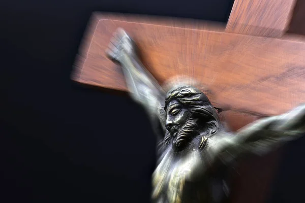 Ісус Христос Хресті Релігійного Орнаменту Оточенні Блиском Ефект Ізольований Чорному — стокове фото
