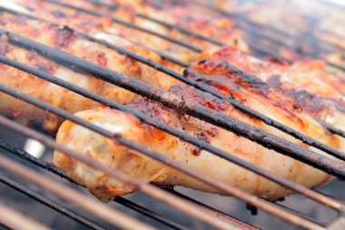 şiş kebap şişleri kömür ızgara üzerinde üzerinde