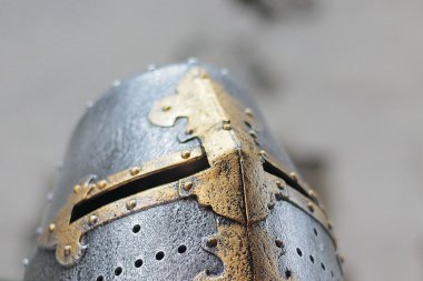 bir ortaçağ şövalye demir kask.