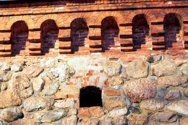 Ortaçağ taş duvar