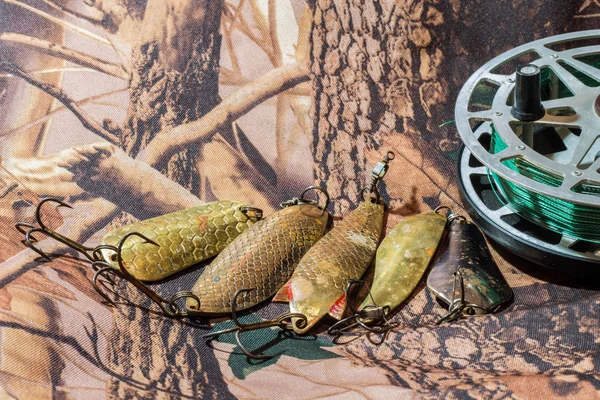 Carrete de pesca de inercia con señuelos oscilantes de la antigua URSS — Foto de Stock