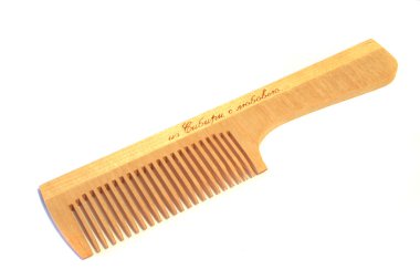 kişiselleştirilmiş bir yazıt ile ahşap tarak