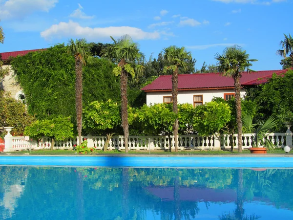 Ev ve bir Yüzme Havuzu