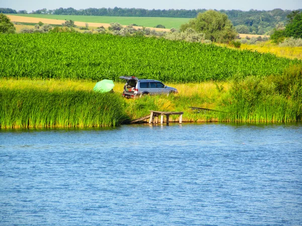 Nehir kenarında Balık tutma