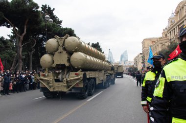 Rus uzun menzilli karadan havaya füze sistemleri S-300 veya NATO rapor adı SA-10 Grumble.