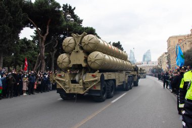 Rus uzun menzilli karadan havaya füze sistemleri S-300 veya NATO rapor adı SA-10 Grumble.