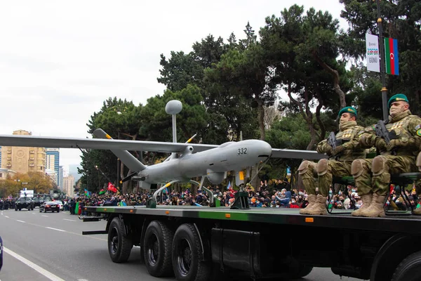 Bakü 'deki Zafer Geçidi - Azerbaycan: 10 Aralık 2020. UAV, Azerbaycan Ordusu 'nun insansız hava araçları.