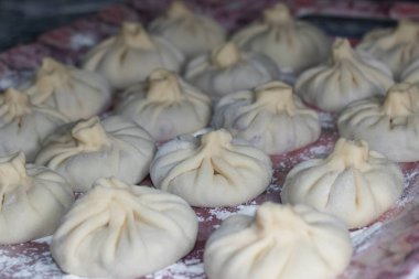 Etli Gürcü Khinkali. Geleneksel Gürcü Khinkali yemeği.