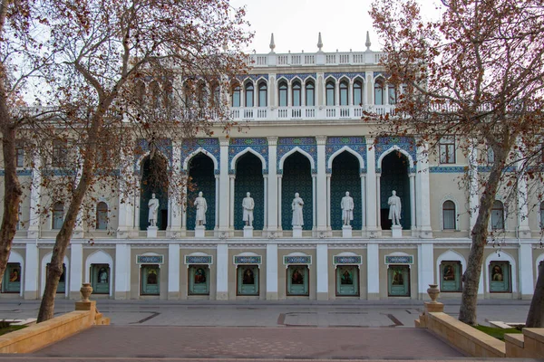Национальный музей азербайджанской литературы имени Низами Гянджеви. Баку - Азербайджан. 2 января 2021 года. — стоковое фото