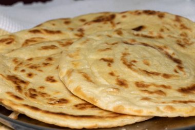 Geleneksel Türk katmerli ekmeği. Sağlıklı beslenme