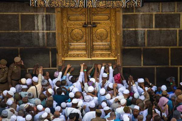 Kabe 'nin kapısı, Multazam. Kutsal Kabe.
