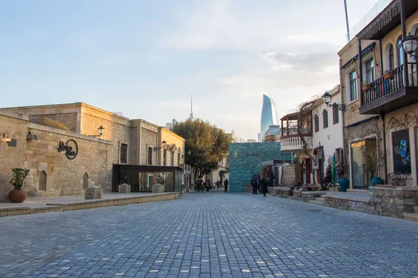 Bakú, la capital de Azerbaiyán. Calles históricas de Bakú, Azerbaiyán: 2 de abril de 2021. Ciudad vieja Icheri sheher. —  Fotos de Stock