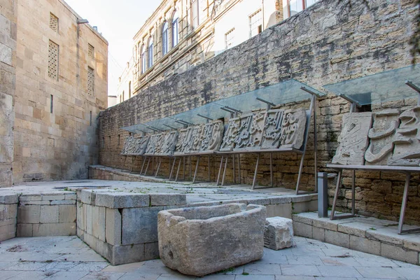 Bakü, Shirvanshahs Sarayı 'ndaki Sabail Kalesi' nin kalıntıları.