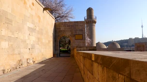 Complejo del Palacio Shirvanshahs en la Ciudad Interior de Bakú, Patrimonio de la Humanidad por la UNESCO. Bakú - Azerbaiyán — Vídeo de stock