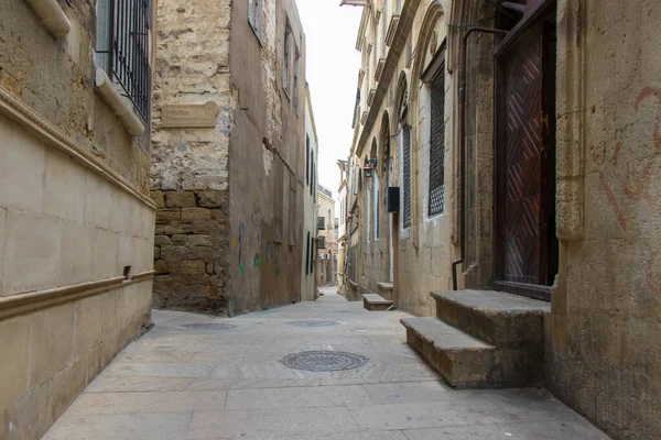 Musulmán calle Magomayev en Icherisheher, Bakú Azerbaiyán. Antiguas calles históricas de Bakú —  Fotos de Stock