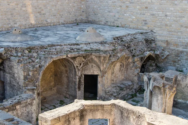 Ruïnes van het badhuis in Shirvanshahs Palace in het oude centrum van Baku. Hamam. — Stockfoto