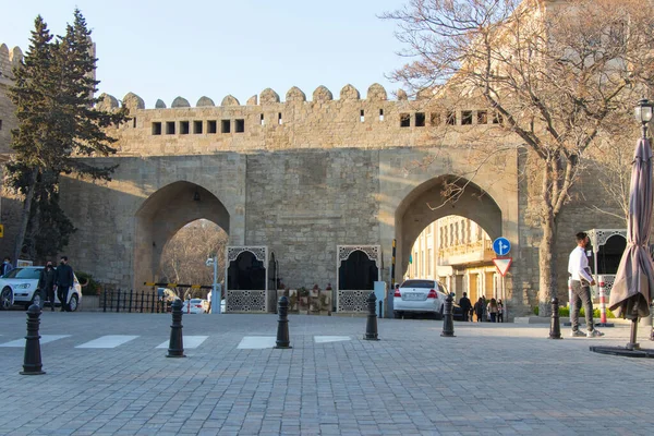 Icherisheher, Bakú. Puerta doble de la ciudad amurallada. Gala Gosha. Lugares turísticos de Bakú. —  Fotos de Stock