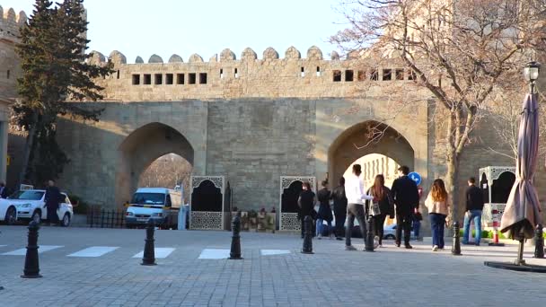 Історичне місто Баку, Азербайджан. Життя в старому місті Баку. — стокове відео