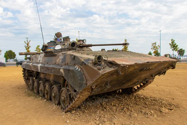 在阿塞拜疆巴库军事热带雨林公园展出的亚美尼亚装甲车BMP-1 — 图库照片