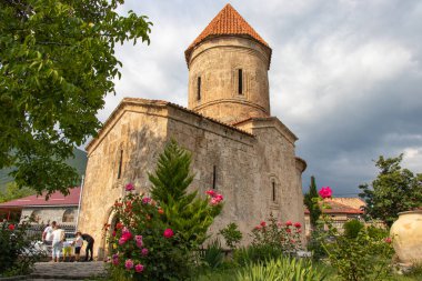 Kafkasya 'daki ilk ve en eski Hristiyan tapınakları. Aziz Elisey Kilisesi Kish, Sheki - Azerbaycan.