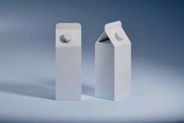 Boş meyve suyu ya da süt kutusu. Satış paketi modeli. Mavi arkaplanda 3d çizim izole edildi.