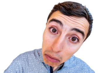 Yakından bakınca, Arap adamın merakını görüyoruz.