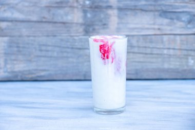 Güzel renkte sağlıklı bir içecek.