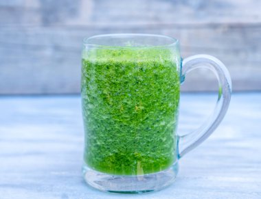 Sağlıklı malzemelerle nefis bir içecek.