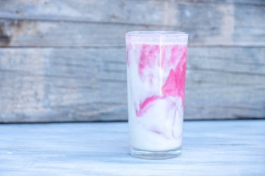 Güzel renkte sağlıklı bir içecek.