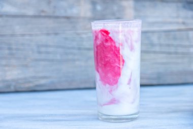 Güzel renkte sağlıklı bir içecek.