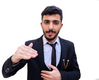 Arap bir adam bir iş, mühendis ve mimar için boyutları tanımlıyor ve tanımlama yolunda anlaşılabilir olmaya çalışıyor