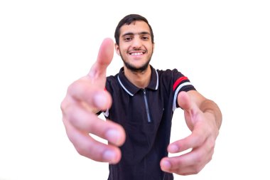 Mutlu Arap Müslüman adam gülümsüyor.