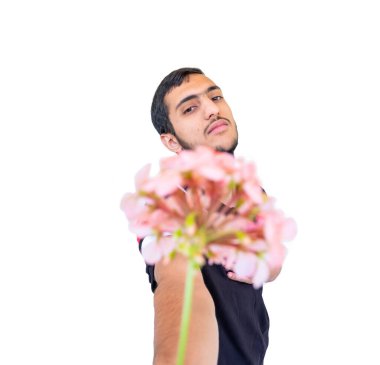 Elinde çiçek tutan Arap çocuk.