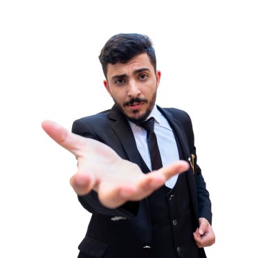 Takım elbiseli bir adam kendine çok güvenerek bazı sorular soruyor ve bunu neden, kim ve ne zaman yaptığına dair cevaplar istiyor.