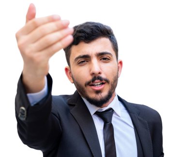 Takım elbiseli bir adam kendine çok güvenerek bazı sorular soruyor ve bunu neden, kim ve ne zaman yaptığına dair cevaplar istiyor.