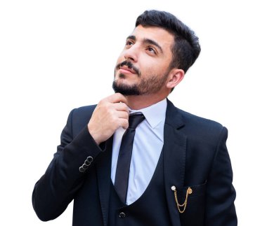 Takım elbiseli bir adam hayatının, işinin ve aşkının geleceğini düşünüyor.