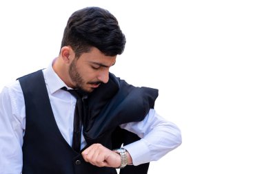 Takım elbiseli, yorgun ve gelecekte daha başarılı olmak isteyen bir adam.