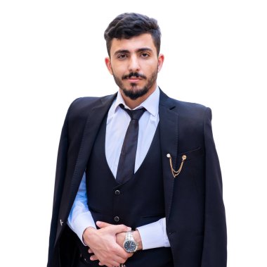 Zafer ve gurur, takım elbisesini omuzlarında taşıyan bir adamın gururu ve gururu. Gururundan diğerlerine kadar diğerlerini bekliyor.