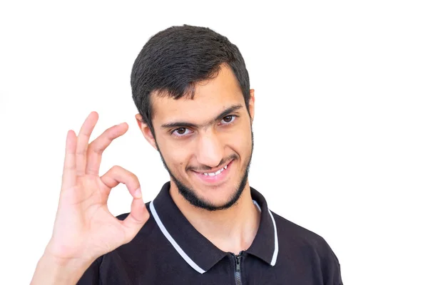 Árabe Chico Haciendo Signo Con Sus Dedos — Foto de Stock