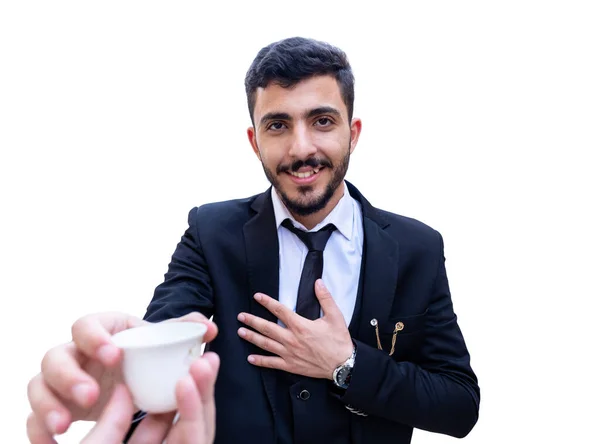 阿拉伯男子穿着西服 拿着一杯阿拉伯咖啡 — 图库照片
