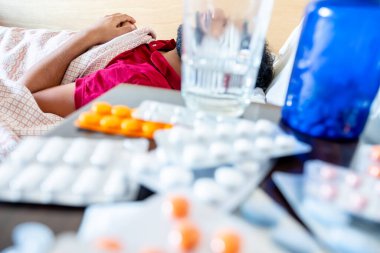 Arap adam hasta ve dinleniyor.