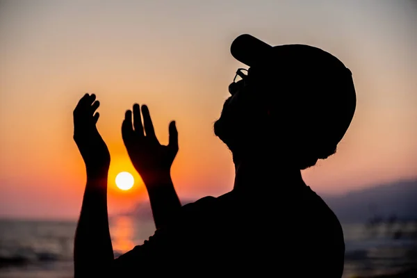 Silhouette Mann Betet Für Allah — Stockfoto