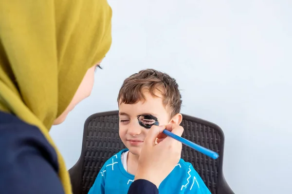 Menina Muçulmana Desenho Rosto Para Criança Jovem Olhar Como Crânio — Fotografia de Stock
