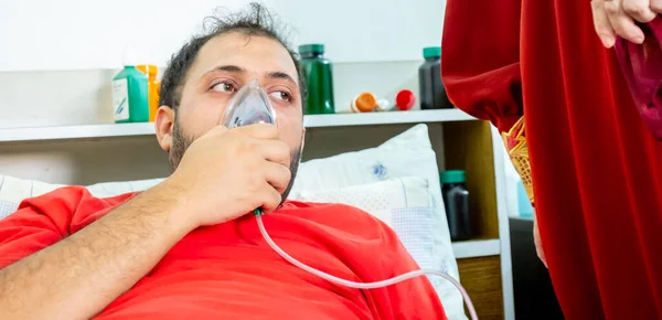 Hombre Árabe Sintiéndose Enfermo Descansando — Foto de Stock