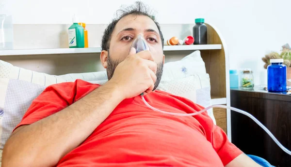 Arabski Człowiek Czuje Się Chory Odpoczywa — Zdjęcie stockowe
