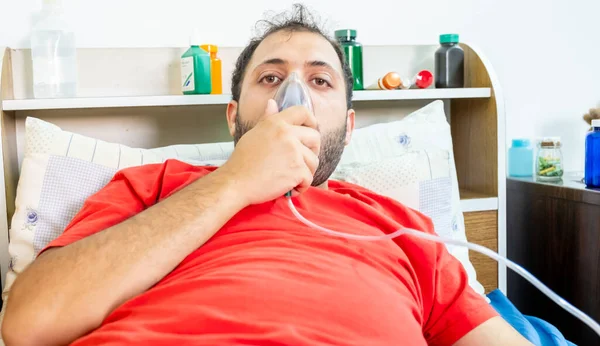 Hombre Árabe Sintiéndose Enfermo Descansando — Foto de Stock