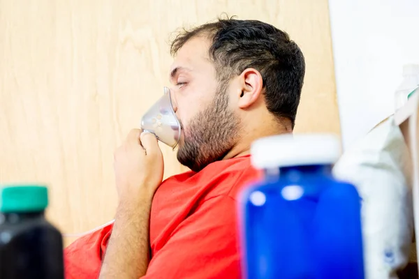 Hombre Árabe Sintiéndose Enfermo Descansando — Foto de Stock