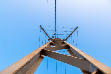 Yüksek voltajlı elektrik kulesi dağılımı