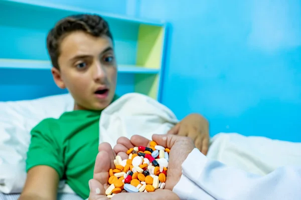 Doctor Giving His Patient Some Medicine — Stock Photo, Image