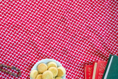 Bayram tatlıları ve kitaplar